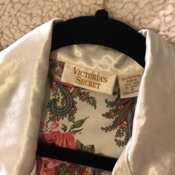 Victoria Secret - Picture 2 of 5